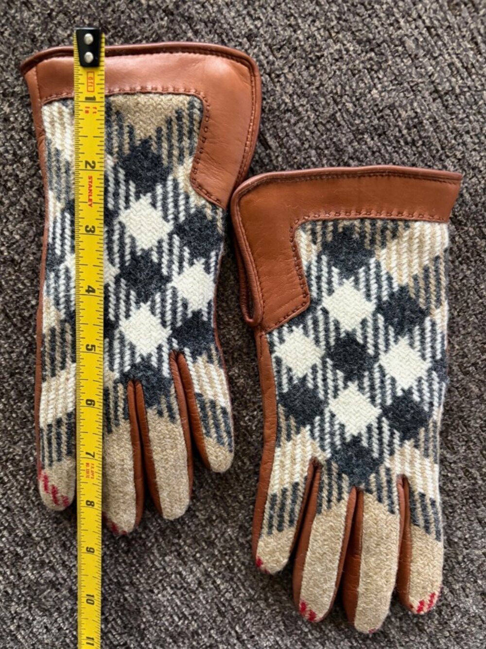 BURBERRY ICONIC PLAID Pattern 100% WOOL, LEATHER, CASHMERE Womens Gloves -Lined - Picture 13 of 16